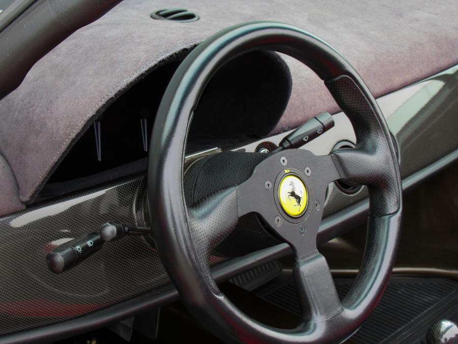 Детали интерьера Ferrari F50 1995 года  (фото 31 из 60)